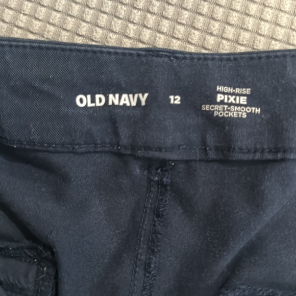 Old Navy high rise pixie dress pants. Size 12. In good condition! - Picture 3 of 3